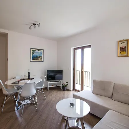 Spacious With Private Terrace