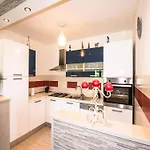 Spacious With Private Terrace Pridvorje