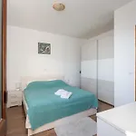 Spacious With Private Terrace شقة