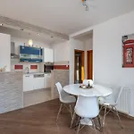 Spacious With Private Terrace شقة Pridvorje