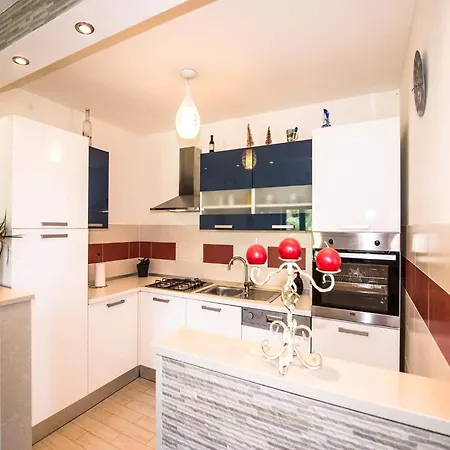 Spacious With Private Terrace Pridvorje