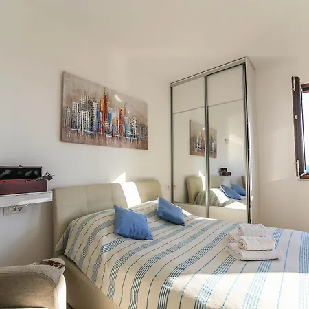 Apartman Spacious With Private Terrace