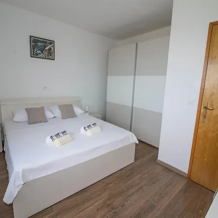 Spacious With Private Terrace *