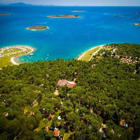 Spacious With Private Terrace Apartman Pridvorje