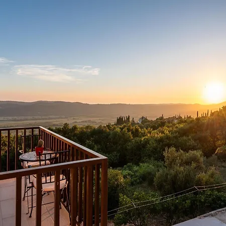 Spacious With Private Terrace Apartman Pridvorje