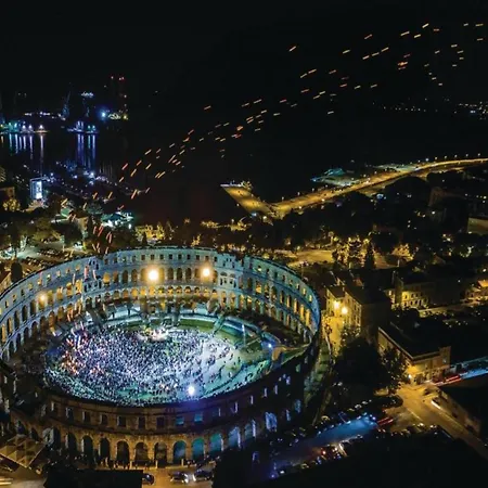 Apartman Spacious With Private Terrace Pridvorje