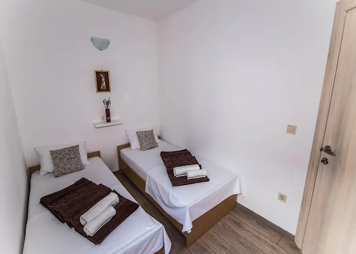 Spacious With Private Terrace