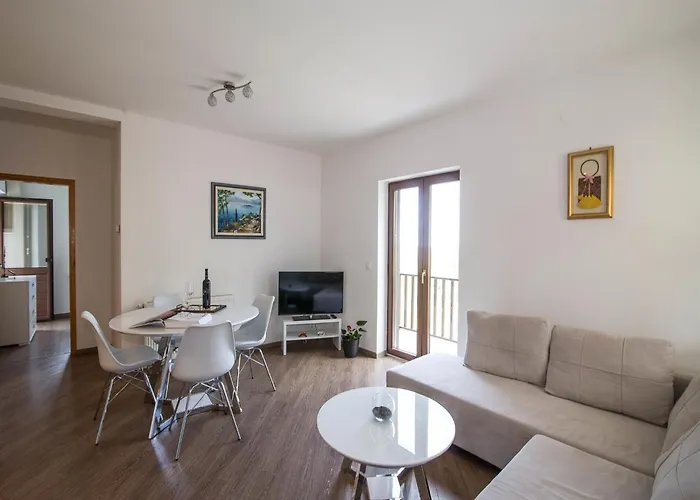 Spacious With Private Terrace