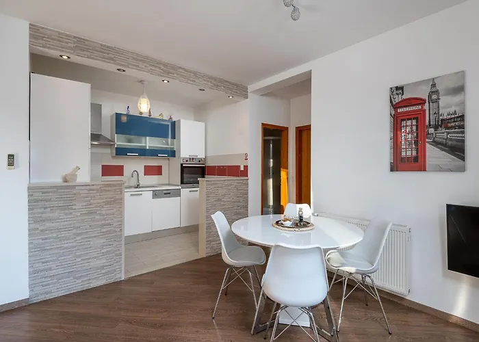 Spacious With Private Terrace Apartman Pridvorje