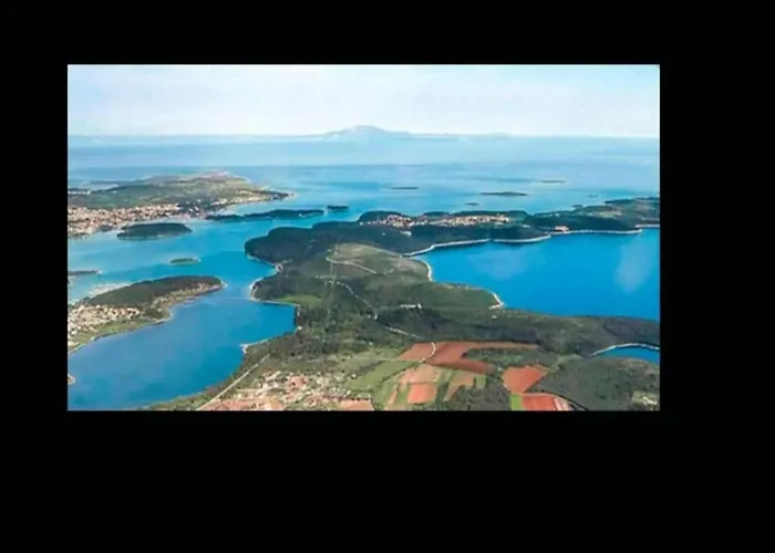 Spacious With Private Terrace Apartman